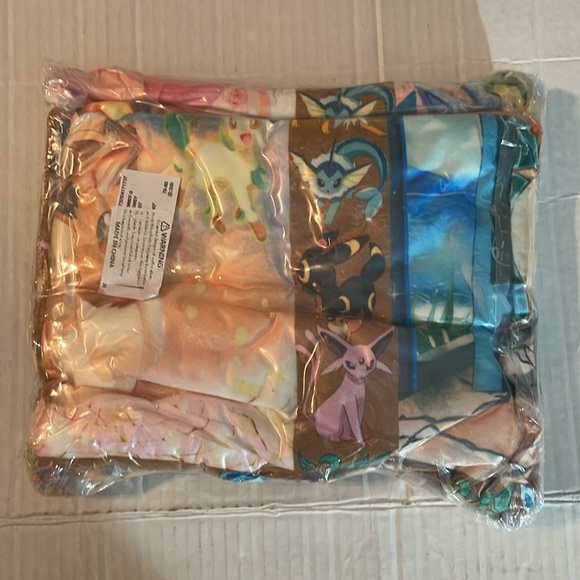 ♻️New Eevee evolution Pokémon blanket - Picture 2 of 2